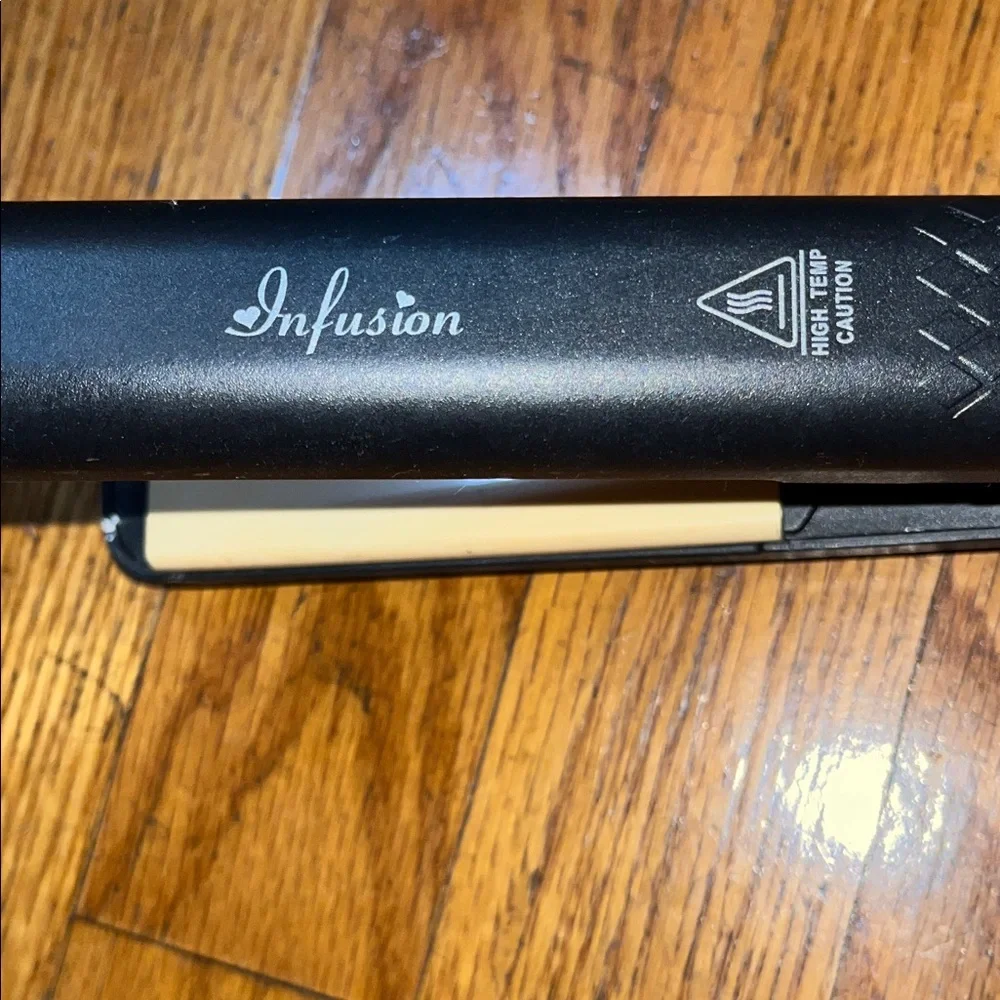 Proliss Infusion Flat Iron Black Hair Straightener